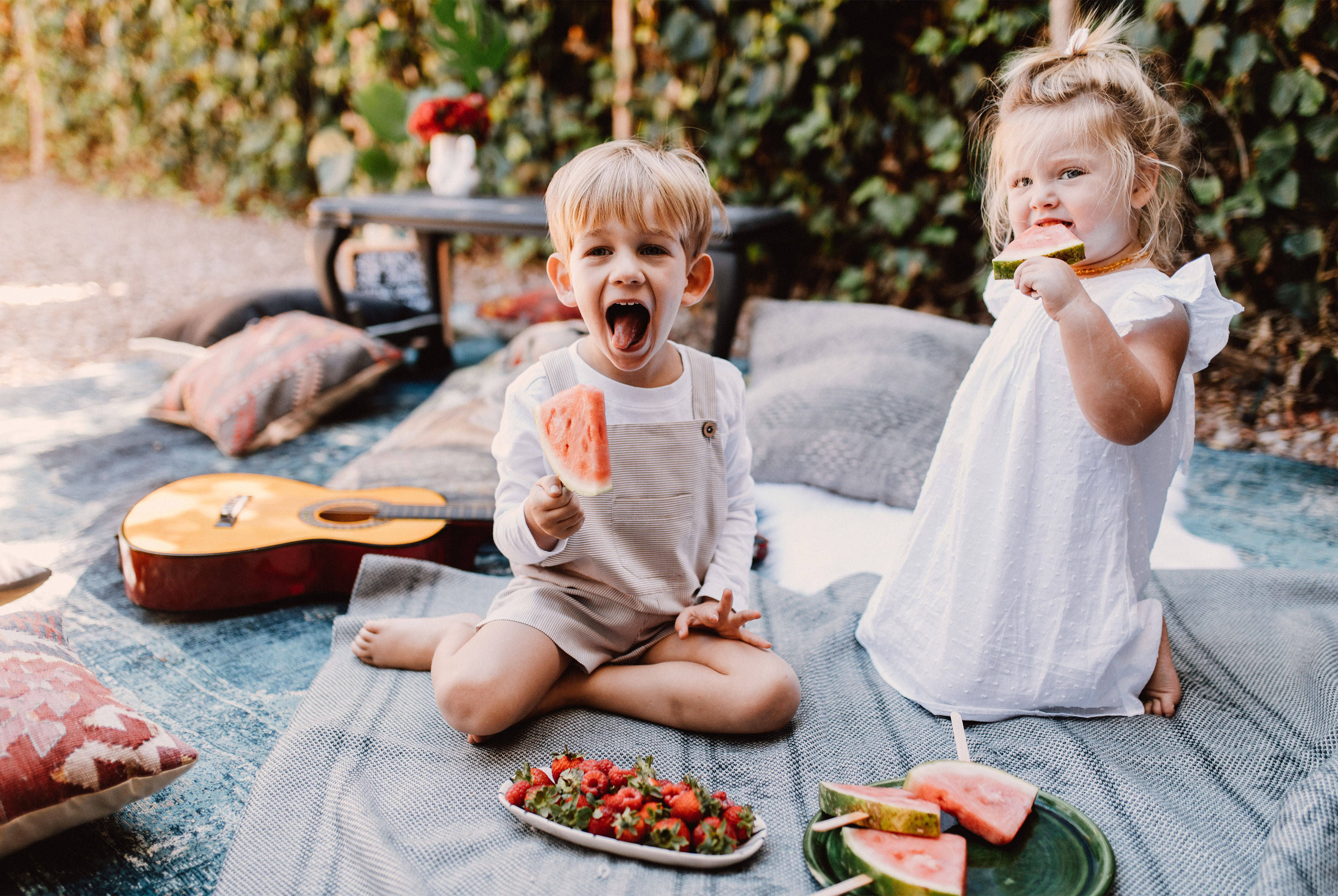 what-to-pack-in-your-picnic-basket-romantic-picnic-food-picnic